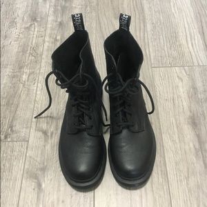 Dr. Martens Mono 1460 Pascal Virginia Boots